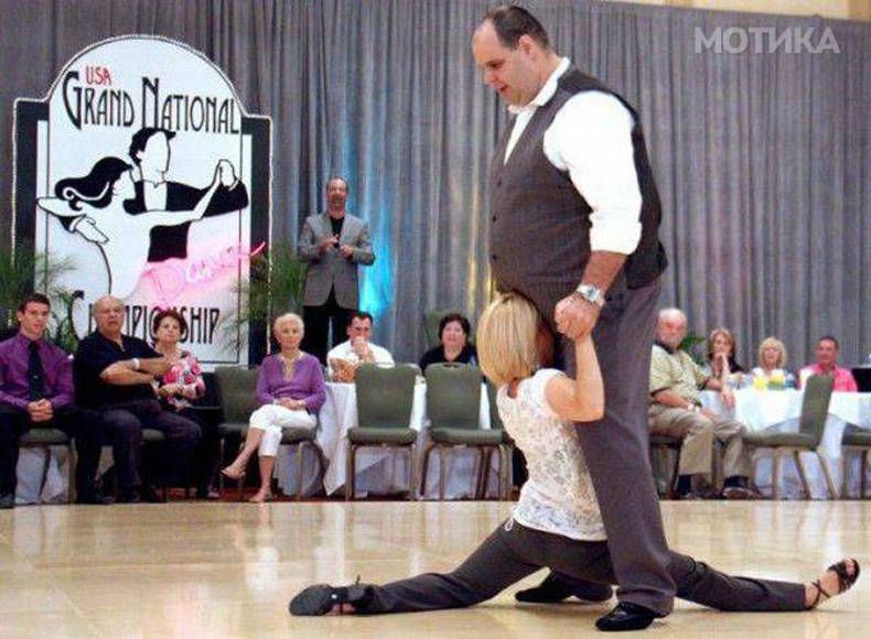 Ungeschickt Tanzen peinliche Dance Moves%20(2) Party-Time: Feste, Feiern und fröhlicher Wahnsinn Lustige Menschen, Lustige Predigt, Schadenfreude