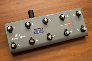 MIDI フットコントローラに装着された WIDI Master