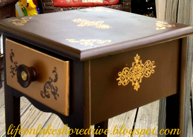 alt="stenciled table makeover"