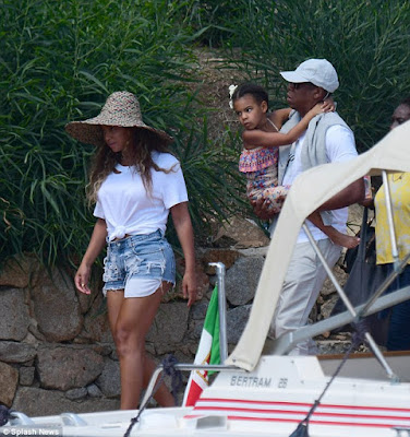 Beyonce, Jay Z and Blue Ivy head back home after their long vacation in Italy 