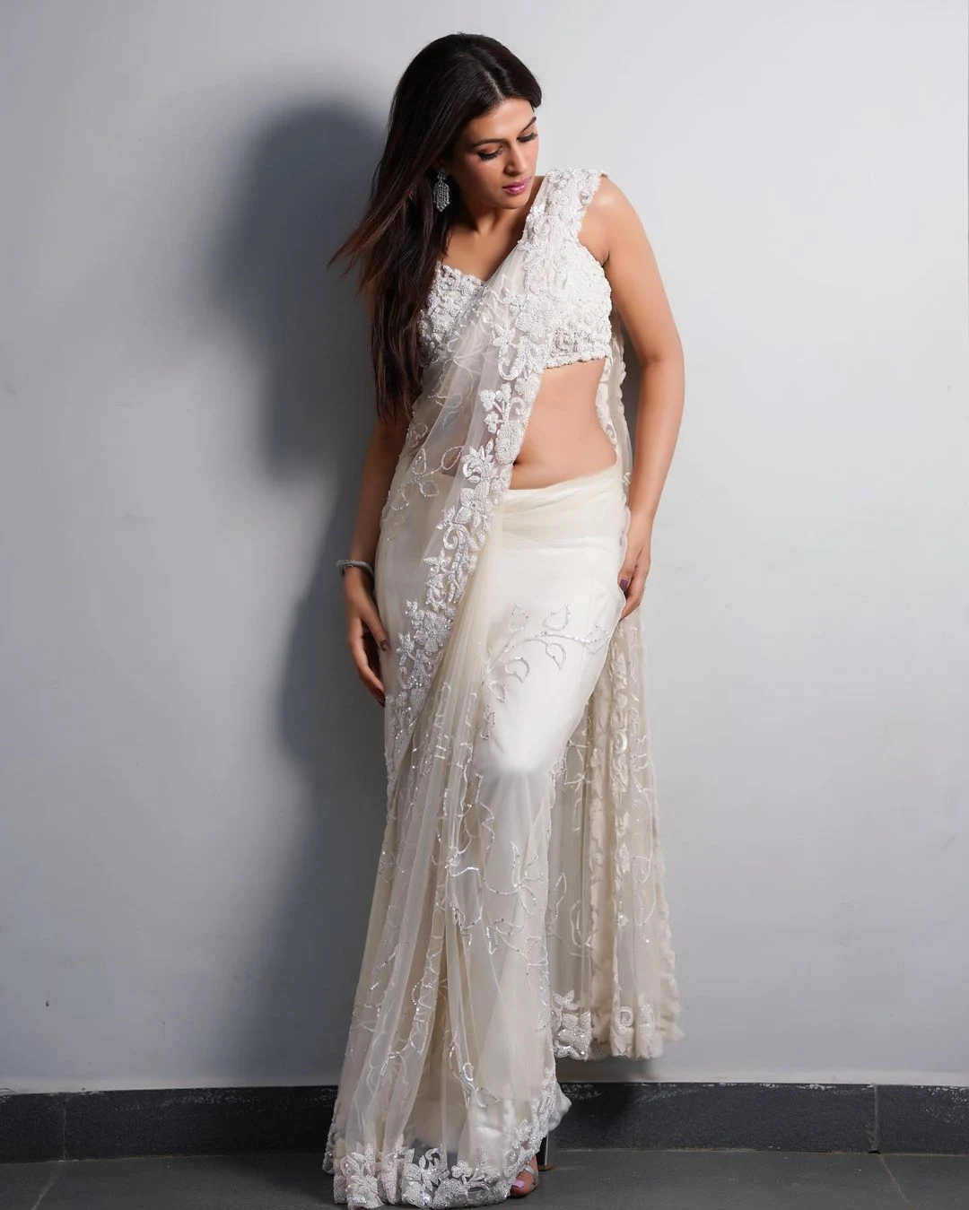 Shraddha Das navel white saree hot actress