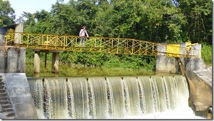 Cambodia Angkor bridge P1100304