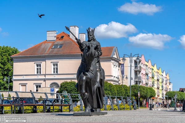 Pomnik króla Kazimierza Jagiellończyka na koniu w Malborku