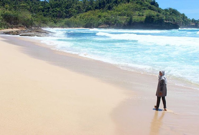  Pantai  Molang Pantai  Indah Di  Selatan Tulungagung