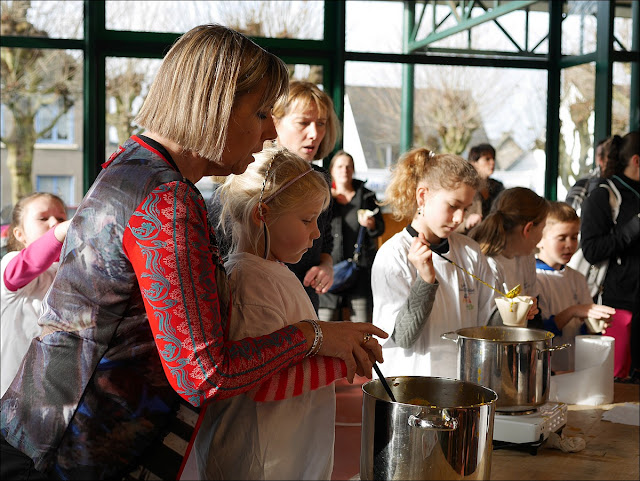 Fête de la soupe à La Gacilly, école saint-Stanislas de Carentoir et ses maitres soupiers