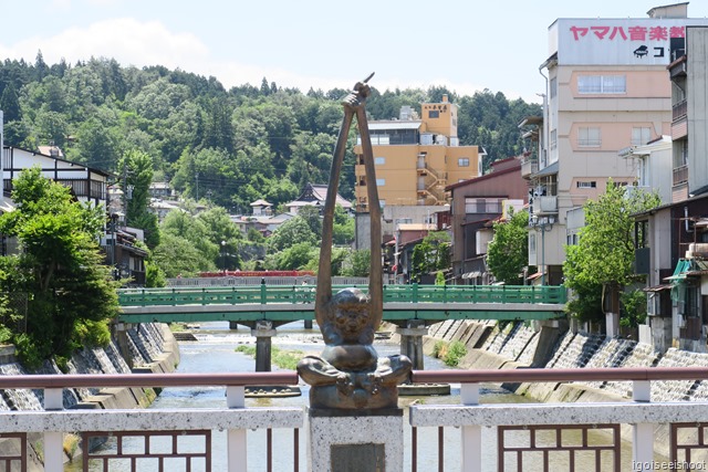  View of the red and green bridges of Takayama