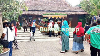 Pintu Masuk Utama Floating Market