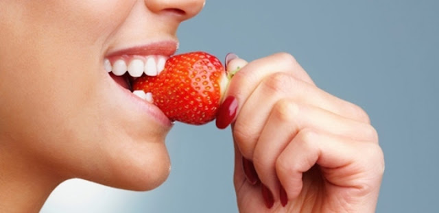 memiutihkan gigi dengan bahan alami sangat membantu untuk menjaga kesehatan pada gigi