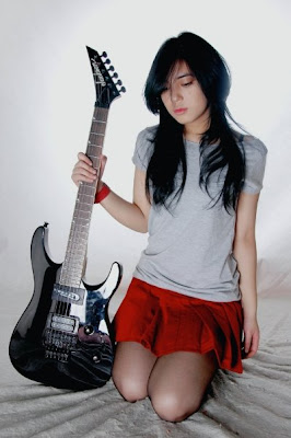 http://notifikasiku.blogspot.com/2012/03/foto-foto-gitaris-cantik-dan-seksi.html