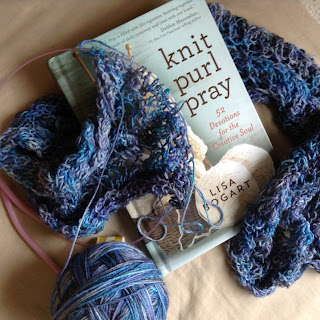 The Artist Librarian reviews #KnitPurlPray by Lisa Bogart