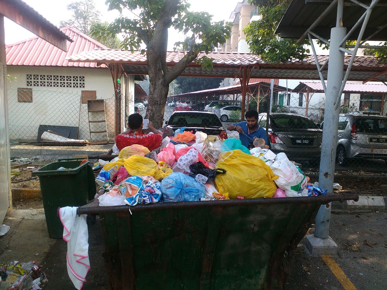 BAYU VILLA APARTMENT KLANG Tong  Sampah  Yang Baru Harus 
