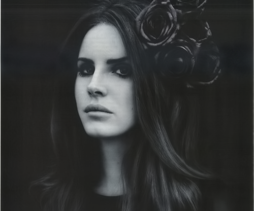 I think the below tutorial on a Lana Del Rey make up is a bit 