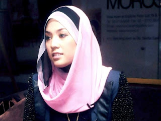 shila amzah,gambar shila amzah,shila amzah sedih,emel sedih shila amzah,gambar baru shila amzah,shila amzah dan keluarga,sharnaaz ahmad risik shila amzah