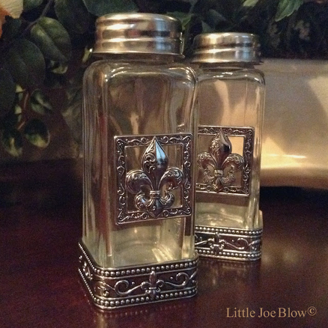 Fleur De Lis Salt and Pepper Shakers by Ganz photo 2