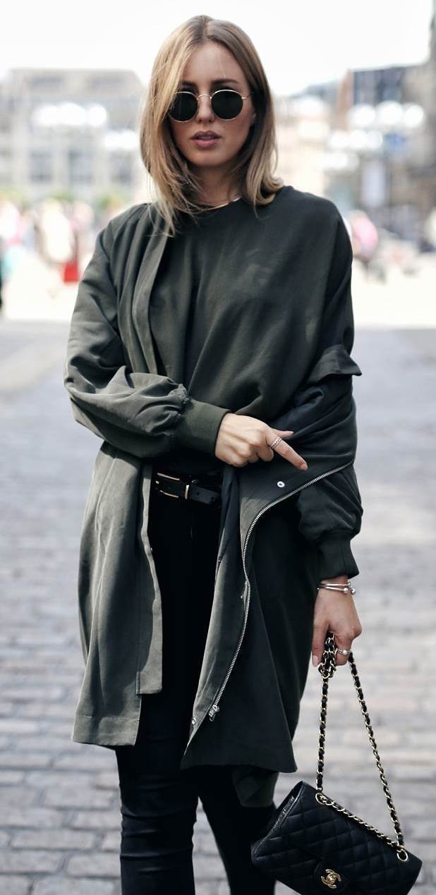 cute fall outfit idea / coat + top + black jeans + bag