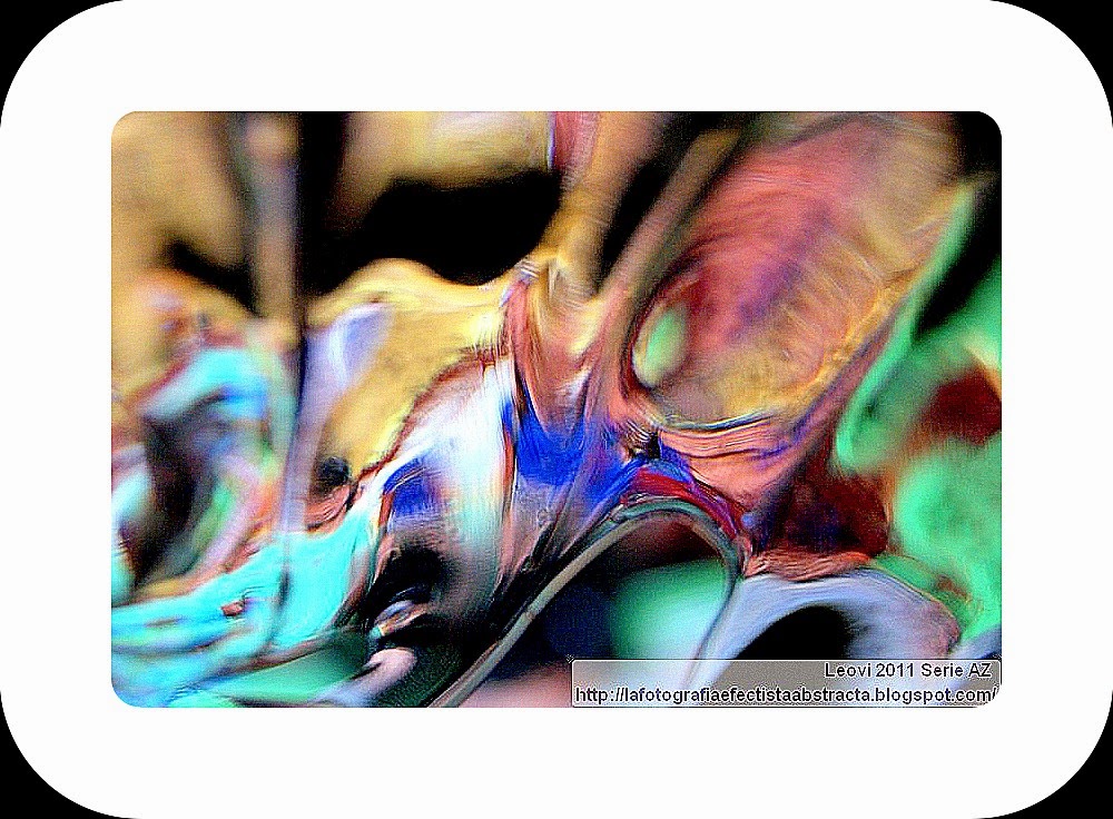 http://lafotografiaefectistaabstracta.blogspot.com/2015/04/abstract-photo-3358-falling-into-void.html