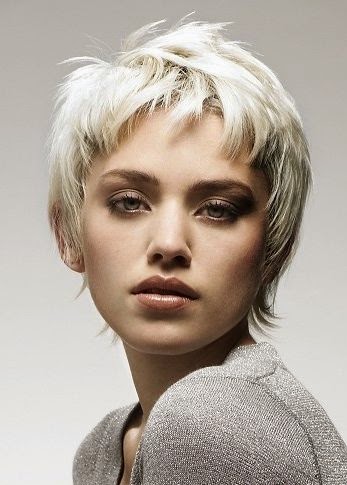 coupe de cheveux asymétrique visage rond