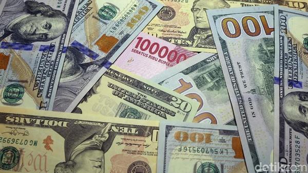 Dolar AS Masih Perkasa, Rupiah Turun 235 Poin