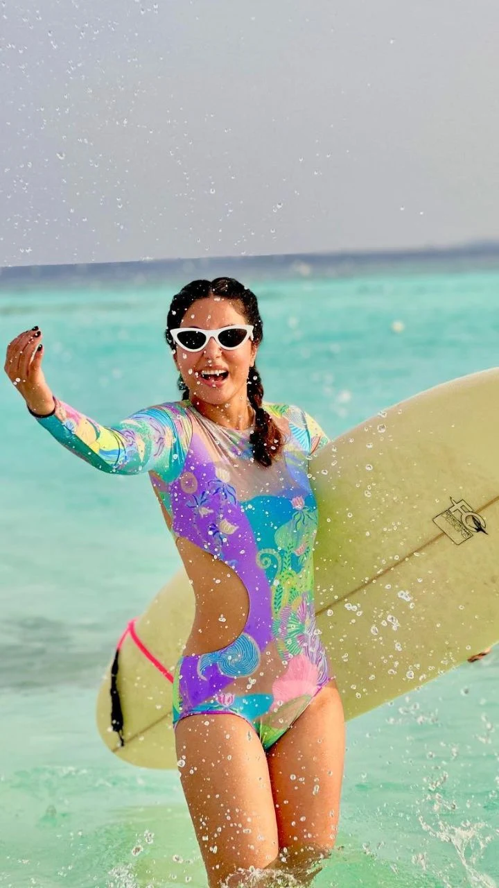 Hina Khan swimsuit sexy body hot tv actress