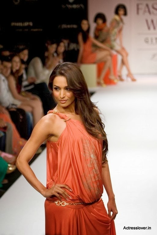Malaika-Arora-Hot-in-Ramp