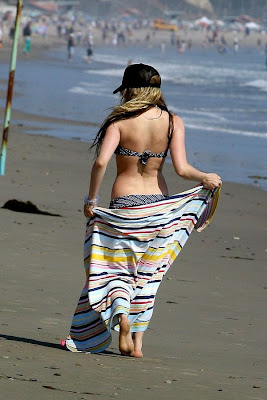 Avril Lavigne Pictures in BIKINI Beach Candids, Malibu,