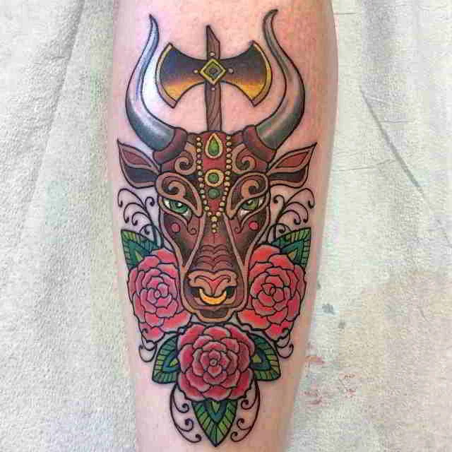 imagen con un tatuaje de Toro