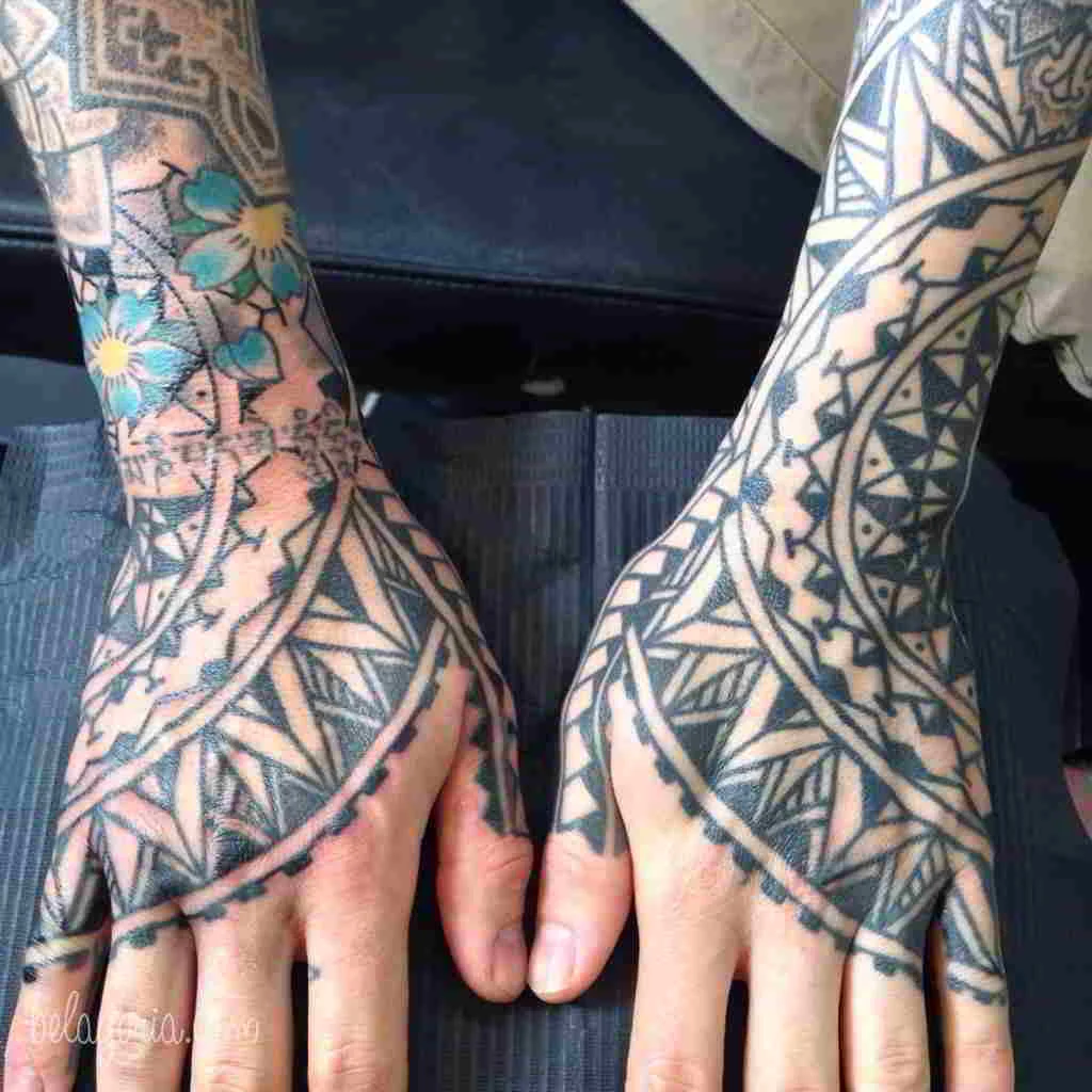 imagen de tatuaje maori estilo samoano