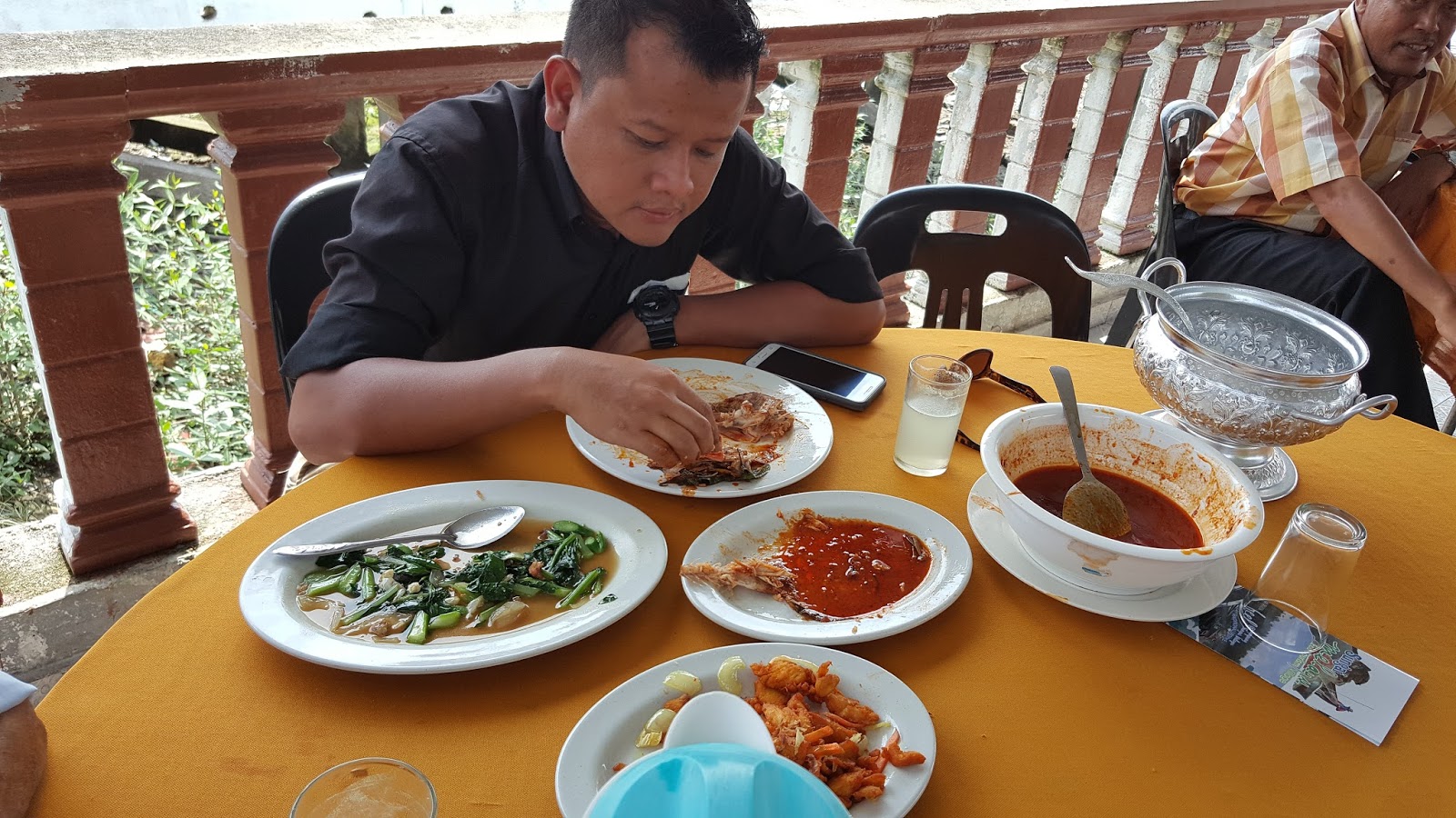 Tinta Si Isteri Mekanik: Seafood Galore di Kampung Sungai 