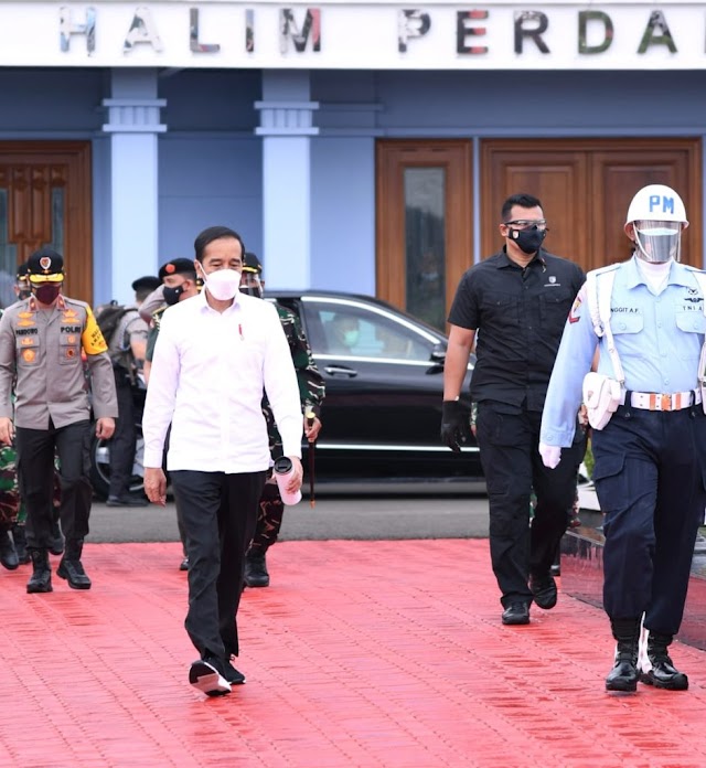 Presiden Jokowi Tinjau Lokasi Terdampak Banjir di Kalsel