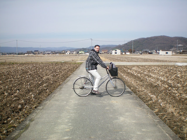 En bicicleta por la llanura de Kibi