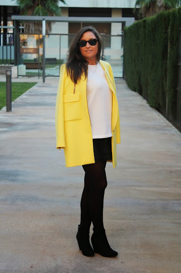 http://www.simply2wear.com/2015/01/look-27-yellow-coat-abrigo-amarillo.html