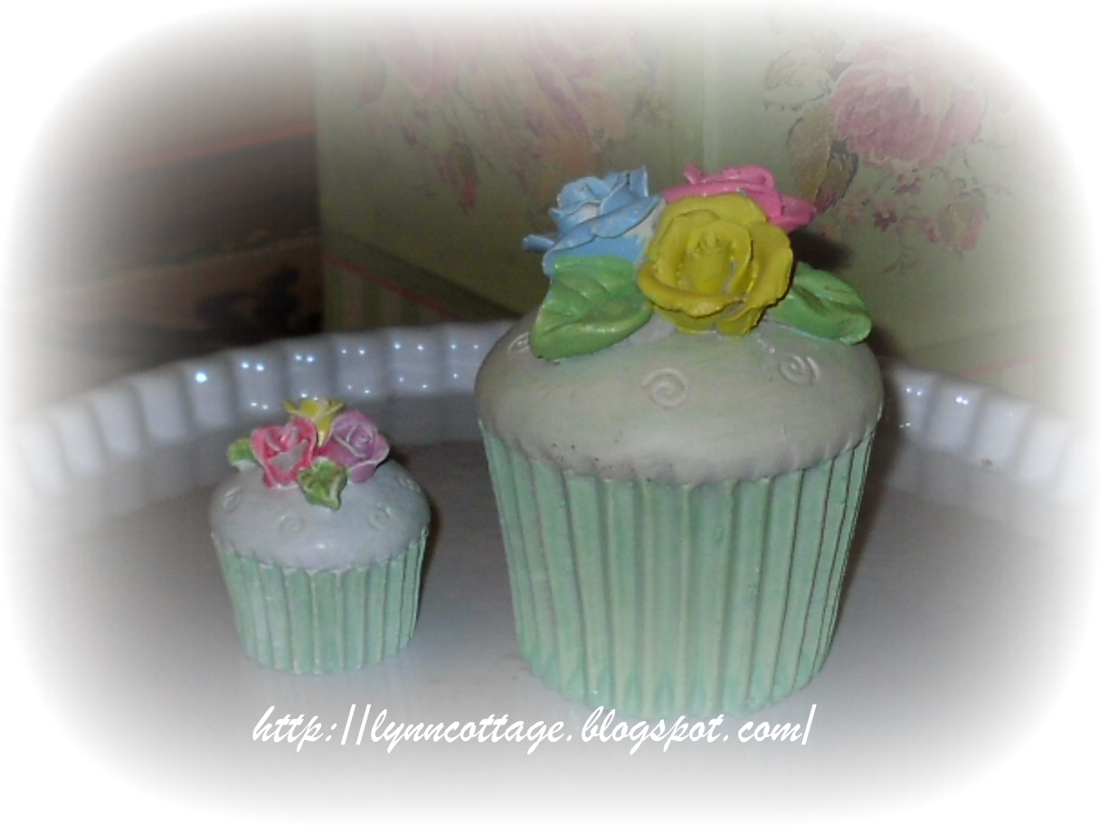 Lynn's cottage: CUPCAKES FOR SALE.