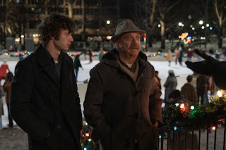 Dominic Sessa stars as Angus Tully and Paul Giamatti as Paul Hunham in director Alexander Payne’s THE HOLDOVERS, a Focus Features release. Credit: Seacia Pavao / © 2023 FOCUS FEATURES LLC