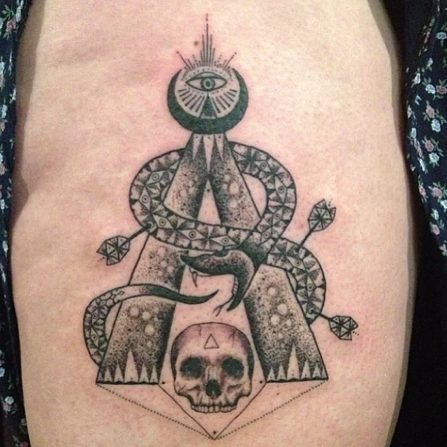  Negro y gris serpiente Luna pirámide tatuajes cráneo