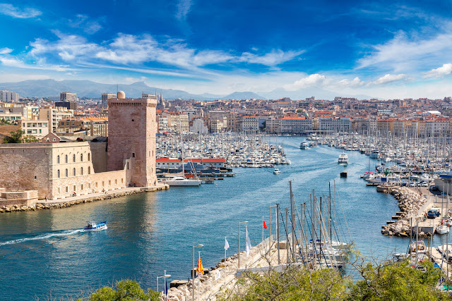 Porto de Marselha e Castelo de São João 