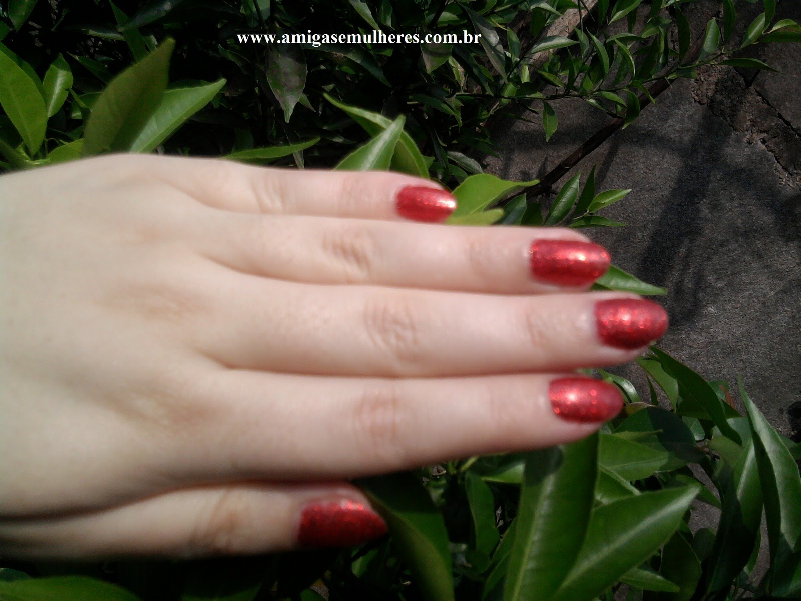 unhas com a cor glitter