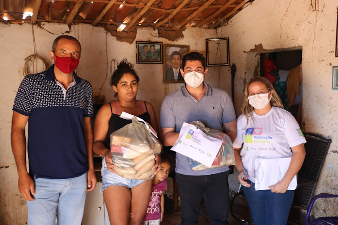 Prefeito Samuel Cidade Werton Garcia, faz a entrega de cestas básicas as famílias residentes no sertão na zona rural de Santana do Cariri.