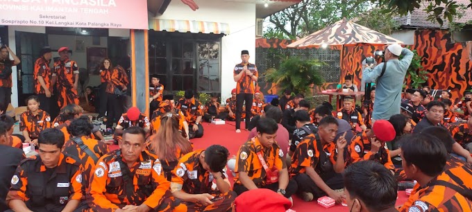 PEMUDA PANCASILA KALTENG GELAR BERBAGI TAKJIL KEPADA MASYARAKAT