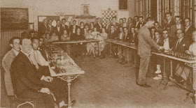 Ángel Simón, en partidas simultáneas de ajedrez en 1927