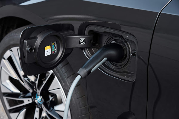 Novo BMW Série 5 2024 ganha versão PHEV - Híbrida Plug in