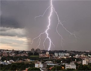 Incidência de raios em regiões do Brasil aumenta