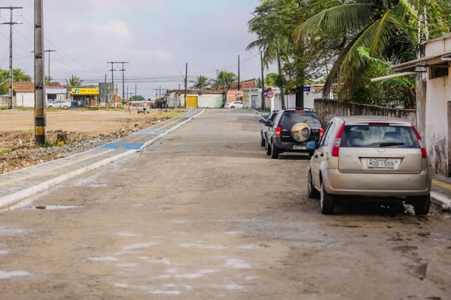 Cícero Lucena entrega pavimentação de ruas no Costa e Silva e população dá adeus a ‘Rua da Lama’