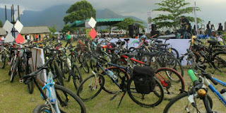 Foto-Sepeda-dan-Peserta-Geobike-Kaldera-Toba