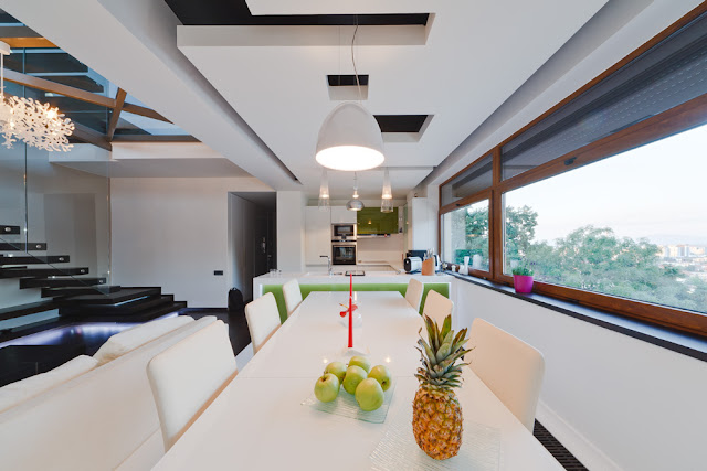 Picture of modern dining room with white furniture 