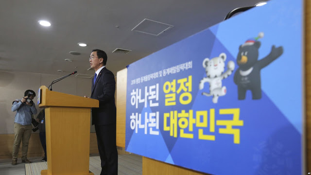កូរ៉េ​ខាង​ត្បូង​ស្នើ​ពិភាក្សា​ជាមួយ​កូរ៉េ​ខាង​ជើង​អំពី​កីឡា​អូឡាំពិក​រដូវ​រងា-South Korea offers talks with rival north over winter olympics.