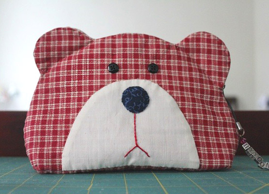 Japanese patchwork teddy bear quilt bag / zipper pouch sewing purse.