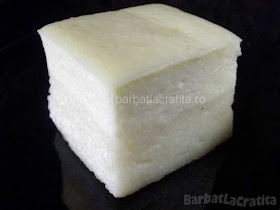 Prajitura simpla cu branza si gris reteta