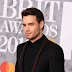 En los Brit Awards el blazer con contraste se corona como la tendencia en la alfombra roja