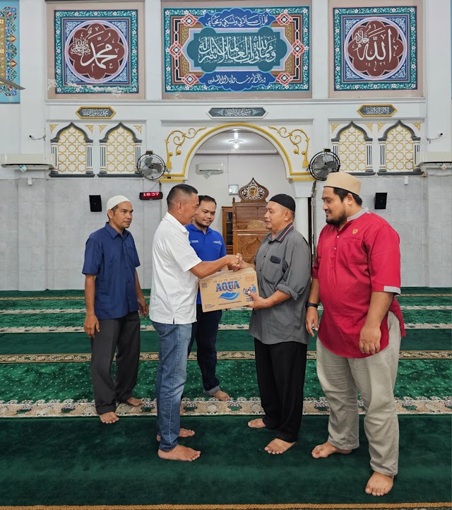 AQUA Meriahkan Buka Puasa di Masjid Aceh 