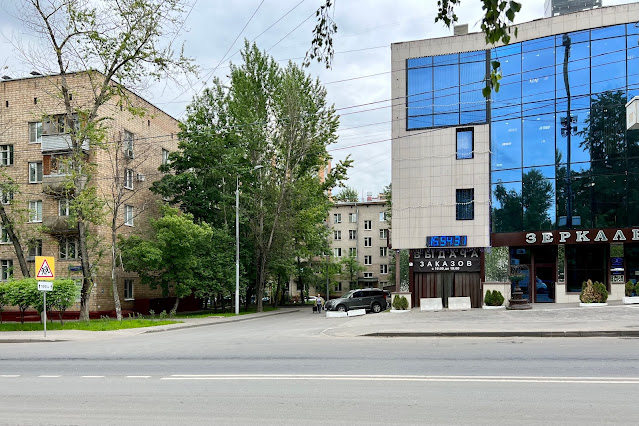 Нагорная улица, жилой дом 1964 года постройки, «1-я Московская зеркальная фабрика»